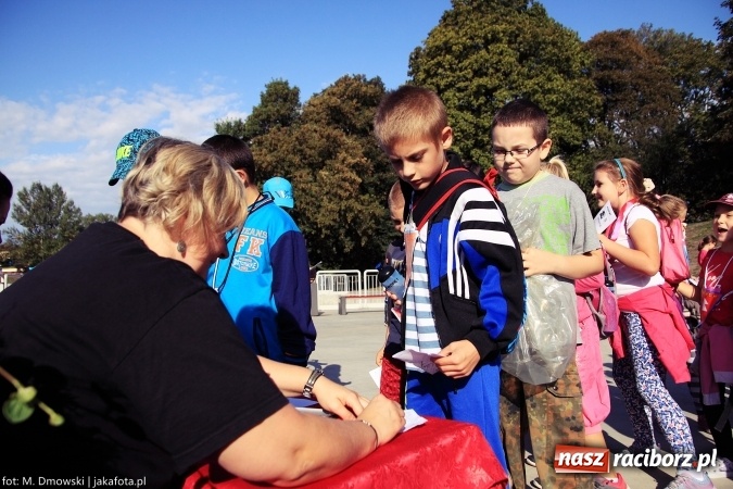 Zdjęcie w galerii na portalu naszraciborz.pl: Uczniowie ze Szkoły Podstawowej nr 1 pomagają w budowie szkoły w Nepalu wiadomości z regionu