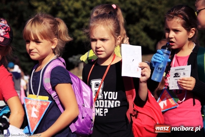 Zdjęcie w galerii na portalu naszraciborz.pl: Uczniowie ze Szkoły Podstawowej nr 1 pomagają w budowie szkoły w Nepalu wiadomości z regionu