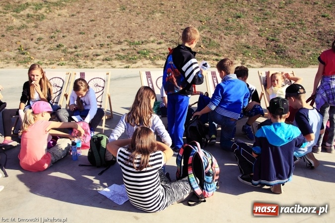 Zdjęcie w galerii na portalu naszraciborz.pl: Uczniowie ze Szkoły Podstawowej nr 1 pomagają w budowie szkoły w Nepalu wiadomości z regionu