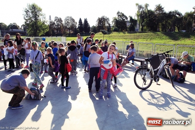 Zdjęcie w galerii na portalu naszraciborz.pl: Uczniowie ze Szkoły Podstawowej nr 1 pomagają w budowie szkoły w Nepalu wiadomości z regionu