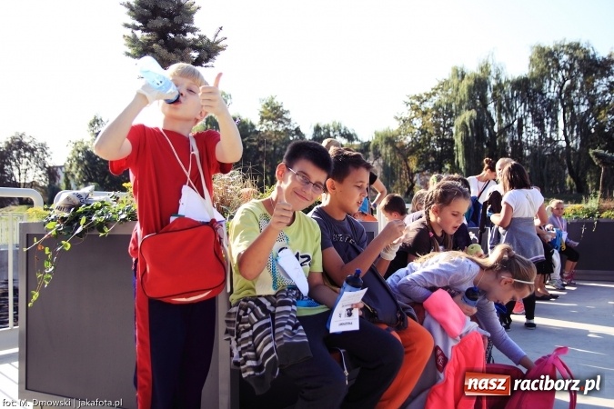 Zdjęcie w galerii na portalu naszraciborz.pl: Uczniowie ze Szkoły Podstawowej nr 1 pomagają w budowie szkoły w Nepalu wiadomości z regionu