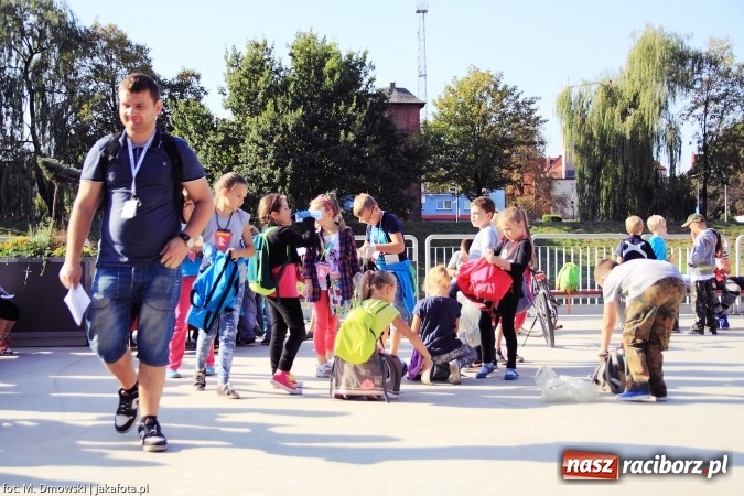 Zdjęcie w galerii na portalu naszraciborz.pl: Uczniowie ze Szkoły Podstawowej nr 1 pomagają w budowie szkoły w Nepalu wiadomości z regionu