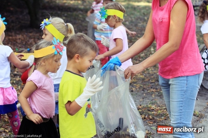 Zdjęcie w galerii na portalu naszraciborz.pl: Sprzątanie świata - uczniowie raciborskich szkół włączyli się w akcję  wiadomości z regionu