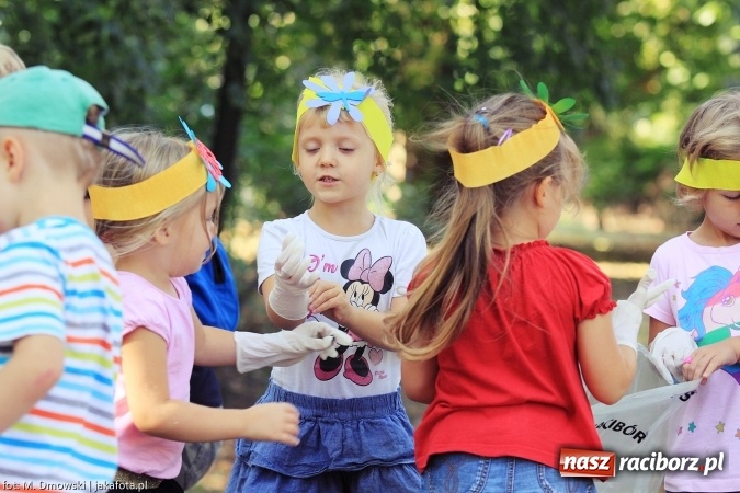 Zdjęcie w galerii na portalu naszraciborz.pl: Sprzątanie świata - uczniowie raciborskich szkół włączyli się w akcję  wiadomości z regionu