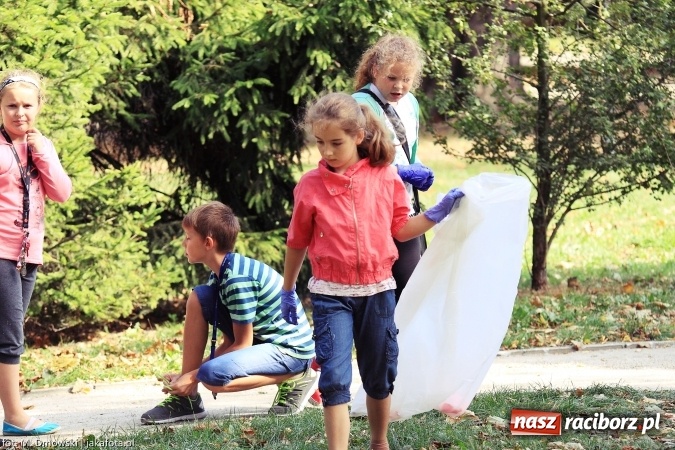 Zdjęcie w galerii na portalu naszraciborz.pl: Sprzątanie świata - uczniowie raciborskich szkół włączyli się w akcję  wiadomości z regionu
