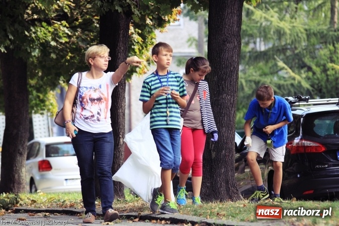 Zdjęcie w galerii na portalu naszraciborz.pl: Sprzątanie świata - uczniowie raciborskich szkół włączyli się w akcję  wiadomości z regionu