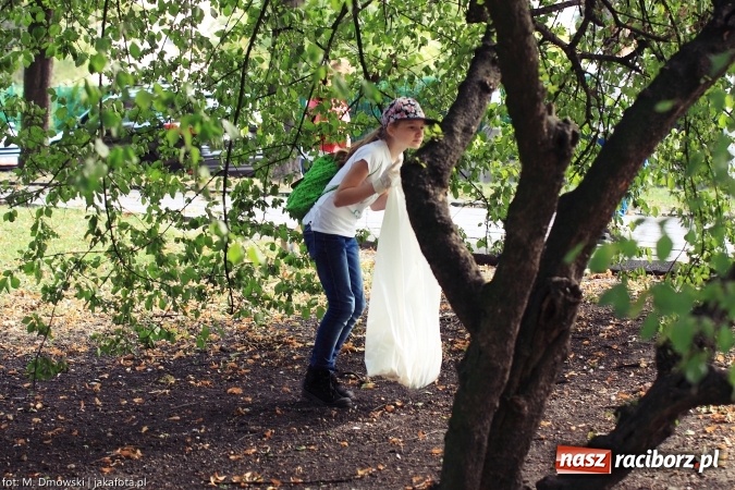 Zdjęcie w galerii na portalu naszraciborz.pl: Sprzątanie świata - uczniowie raciborskich szkół włączyli się w akcję  wiadomości z regionu