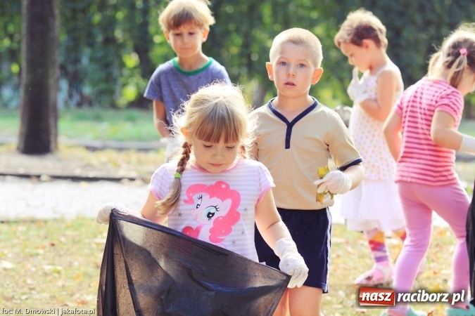 Zdjęcie w galerii na portalu naszraciborz.pl: Sprzątanie świata - uczniowie raciborskich szkół włączyli się w akcję  wiadomości z regionu