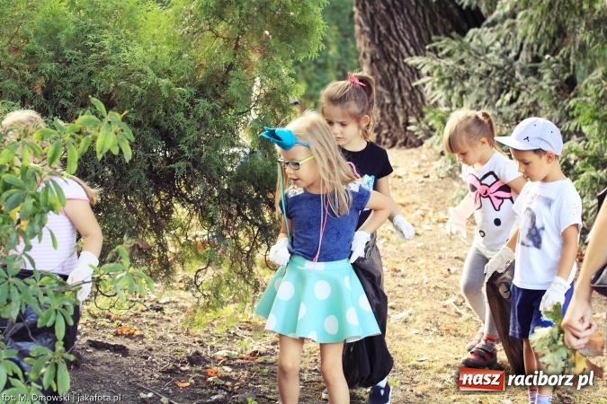 Zdjęcie w galerii na portalu naszraciborz.pl: Sprzątanie świata - uczniowie raciborskich szkół włączyli się w akcję  wiadomości z regionu