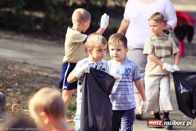 Zdjęcie w galerii na portalu naszraciborz.pl: Sprzątanie świata - uczniowie raciborskich szkół włączyli się w akcję  wiadomości z regionu