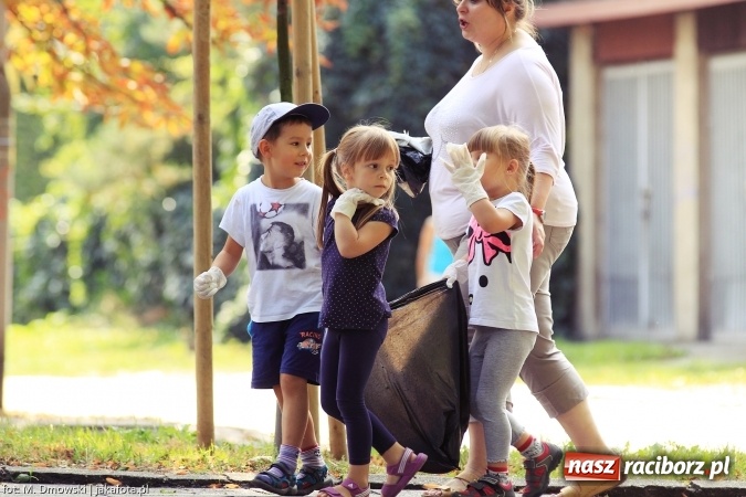 Zdjęcie w galerii na portalu naszraciborz.pl: Sprzątanie świata - uczniowie raciborskich szkół włączyli się w akcję  wiadomości z regionu