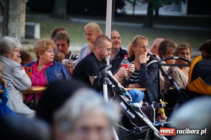 Zdjęcie w galerii na portalu naszraciborz.pl: Raciborzanie żegnali lato z Romami wiadomości z regionu