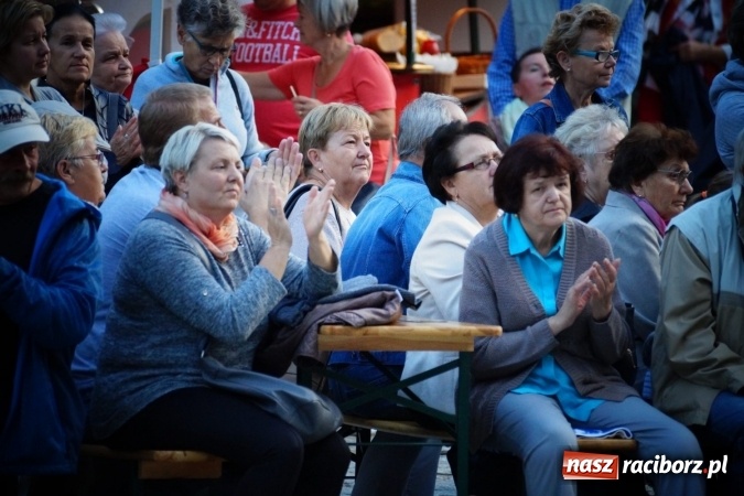 Zdjęcie w galerii na portalu naszraciborz.pl: Raciborzanie żegnali lato z Romami wiadomości z regionu