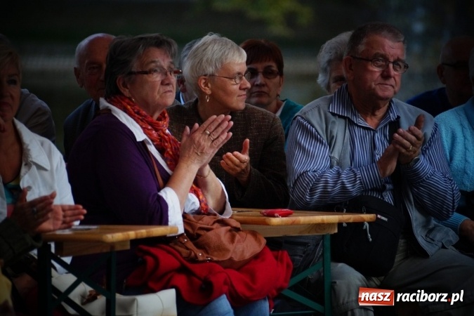 Zdjęcie w galerii na portalu naszraciborz.pl: Raciborzanie żegnali lato z Romami wiadomości z regionu