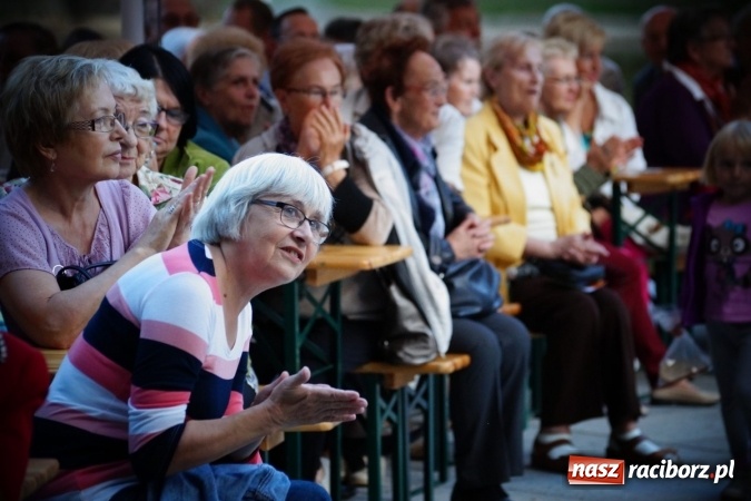 Zdjęcie w galerii na portalu naszraciborz.pl: Raciborzanie żegnali lato z Romami wiadomości z regionu