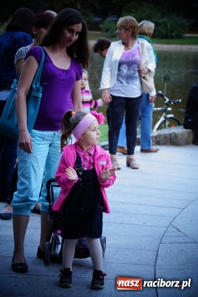 Zdjęcie w galerii na portalu naszraciborz.pl: Raciborzanie żegnali lato z Romami wiadomości z regionu