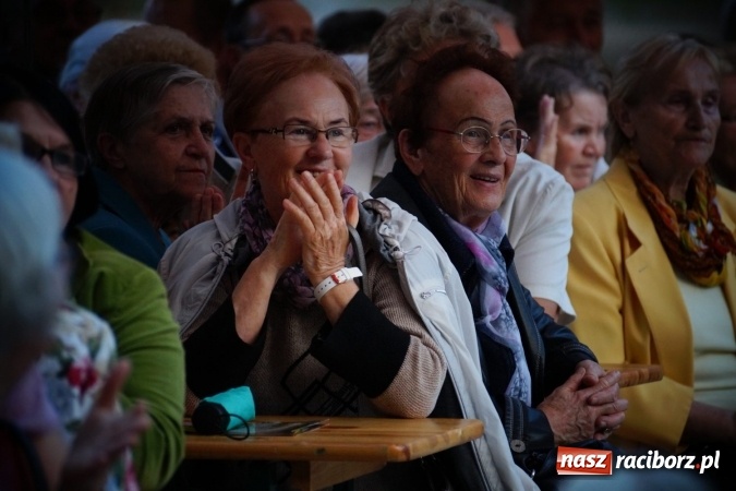 Zdjęcie w galerii na portalu naszraciborz.pl: Raciborzanie żegnali lato z Romami wiadomości z regionu