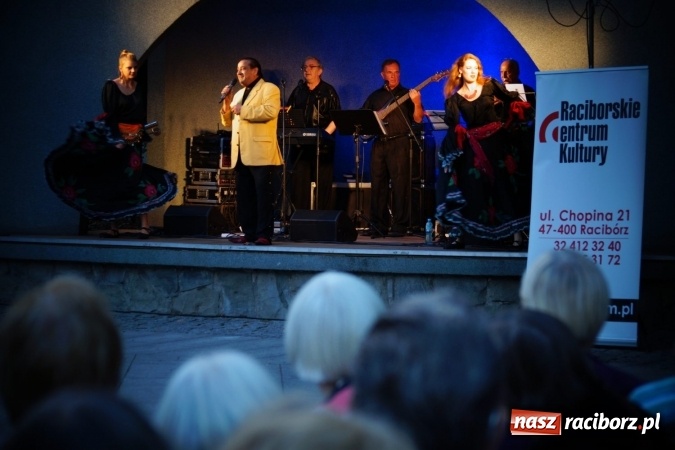 Zdjęcie w galerii na portalu naszraciborz.pl: Raciborzanie żegnali lato z Romami wiadomości z regionu