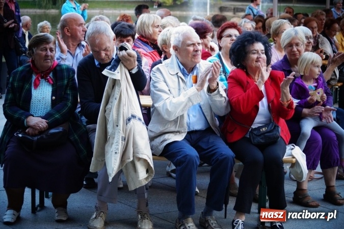Zdjęcie w galerii na portalu naszraciborz.pl: Raciborzanie żegnali lato z Romami wiadomości z regionu