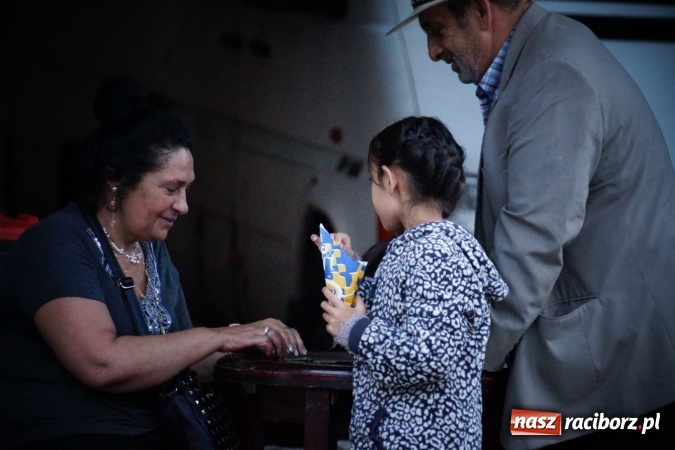 Zdjęcie w galerii na portalu naszraciborz.pl: Raciborzanie żegnali lato z Romami wiadomości z regionu