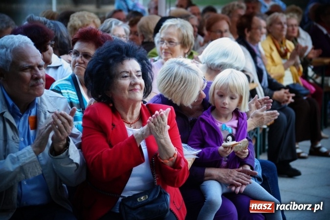 Zdjęcie w galerii na portalu naszraciborz.pl: Raciborzanie żegnali lato z Romami wiadomości z regionu