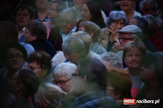 Zdjęcie w galerii na portalu naszraciborz.pl: Raciborzanie żegnali lato z Romami wiadomości z regionu