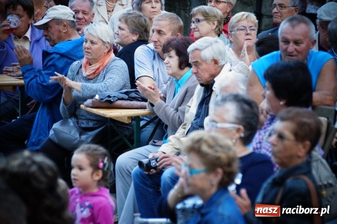 Zdjęcie w galerii na portalu naszraciborz.pl: Raciborzanie żegnali lato z Romami wiadomości z regionu