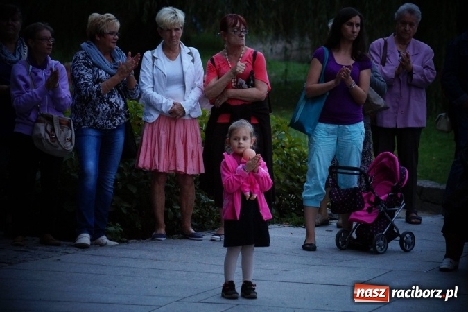 Zdjęcie w galerii na portalu naszraciborz.pl: Raciborzanie żegnali lato z Romami wiadomości z regionu