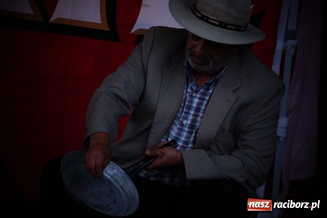 Zdjęcie w galerii na portalu naszraciborz.pl: Raciborzanie żegnali lato z Romami wiadomości z regionu