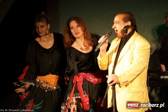 Zdjęcie w galerii na portalu naszraciborz.pl: Cóż to się dzieje. Wszystko się chwieje. To świat się śmieje Gipsy. Boys w Raciborzu wiadomości z regionu