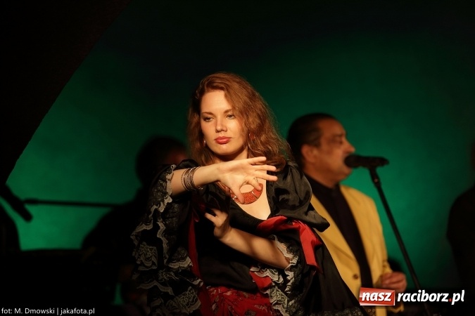 Zdjęcie w galerii na portalu naszraciborz.pl: Cóż to się dzieje. Wszystko się chwieje. To świat się śmieje Gipsy. Boys w Raciborzu wiadomości z regionu