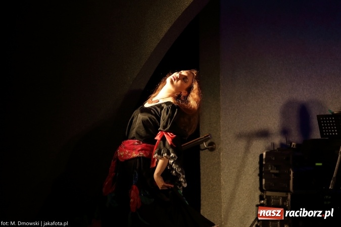 Zdjęcie w galerii na portalu naszraciborz.pl: Cóż to się dzieje. Wszystko się chwieje. To świat się śmieje Gipsy. Boys w Raciborzu wiadomości z regionu