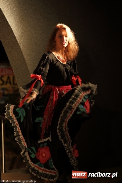 Zdjęcie w galerii na portalu naszraciborz.pl: Cóż to się dzieje. Wszystko się chwieje. To świat się śmieje Gipsy. Boys w Raciborzu wiadomości z regionu