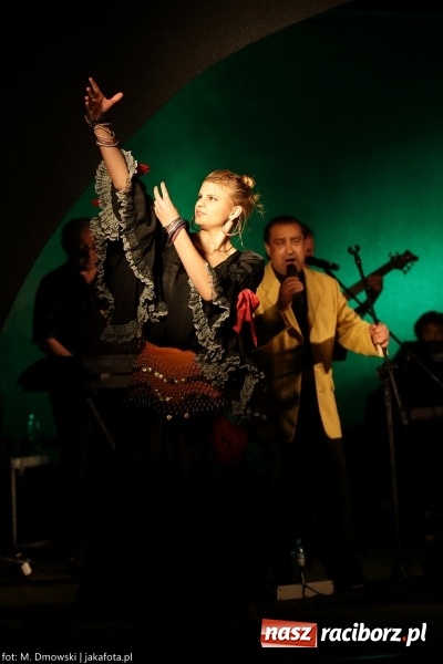 Zdjęcie w galerii na portalu naszraciborz.pl: Cóż to się dzieje. Wszystko się chwieje. To świat się śmieje Gipsy. Boys w Raciborzu wiadomości z regionu