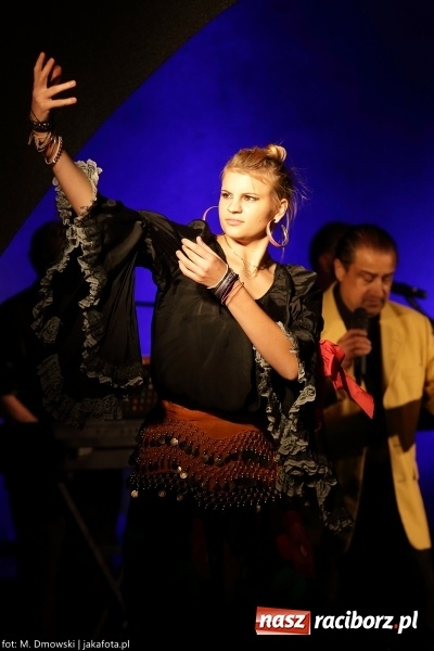 Zdjęcie w galerii na portalu naszraciborz.pl: Cóż to się dzieje. Wszystko się chwieje. To świat się śmieje Gipsy. Boys w Raciborzu wiadomości z regionu