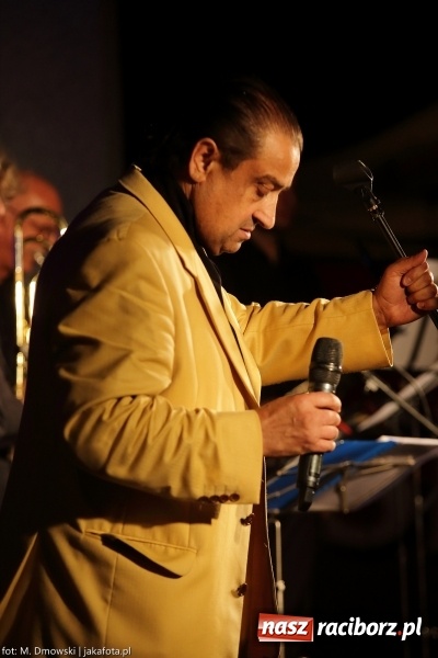 Zdjęcie w galerii na portalu naszraciborz.pl: Cóż to się dzieje. Wszystko się chwieje. To świat się śmieje Gipsy. Boys w Raciborzu wiadomości z regionu