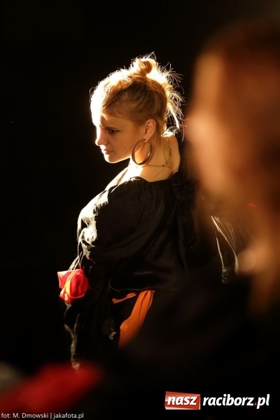 Zdjęcie w galerii na portalu naszraciborz.pl: Cóż to się dzieje. Wszystko się chwieje. To świat się śmieje Gipsy. Boys w Raciborzu wiadomości z regionu