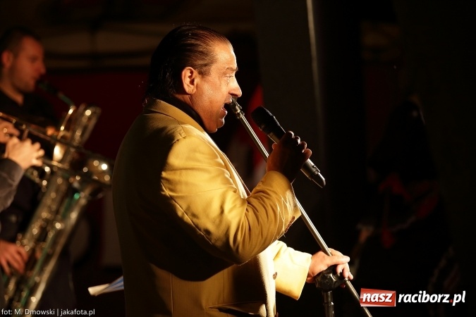 Zdjęcie w galerii na portalu naszraciborz.pl: Cóż to się dzieje. Wszystko się chwieje. To świat się śmieje Gipsy. Boys w Raciborzu wiadomości z regionu