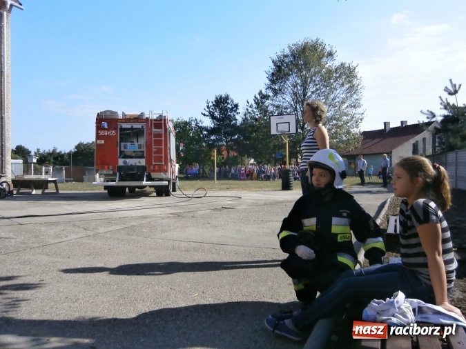 Zdjęcie w galerii na portalu naszraciborz.pl: Pożar kotłowni w Społecznej Szkole Podstawowej w Budziskach wiadomości z regionu