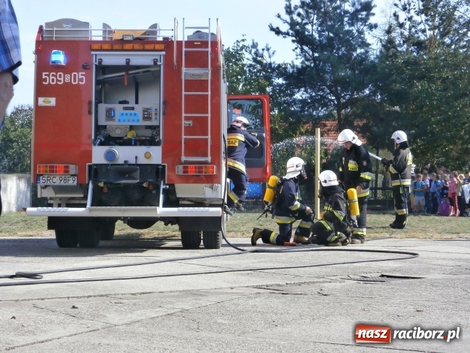 Zdjęcie w galerii na portalu naszraciborz.pl: Pożar kotłowni w Społecznej Szkole Podstawowej w Budziskach wiadomości z regionu
