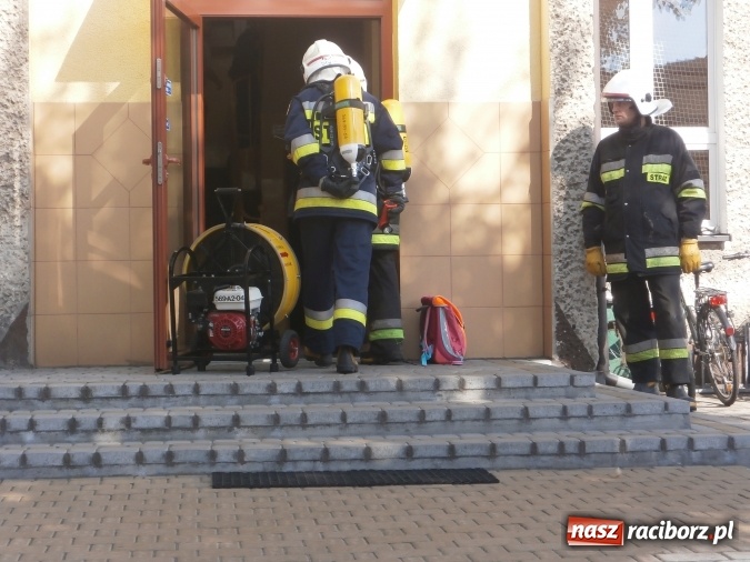 Zdjęcie w galerii na portalu naszraciborz.pl: Pożar kotłowni w Społecznej Szkole Podstawowej w Budziskach wiadomości z regionu