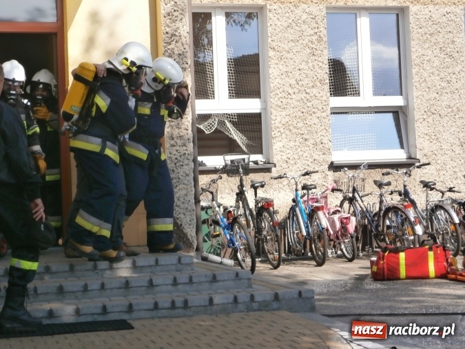 Zdjęcie w galerii na portalu naszraciborz.pl: Pożar kotłowni w Społecznej Szkole Podstawowej w Budziskach wiadomości z regionu