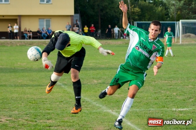 Zdjęcie w galerii na portalu naszraciborz.pl: Dwa do zera, Lyski po mękach żegnają outsidera wiadomości z regionu