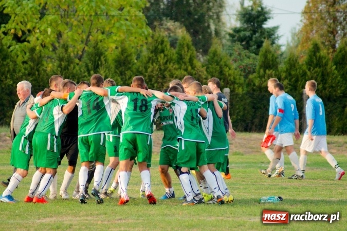 Zdjęcie w galerii na portalu naszraciborz.pl: Dwa do zera, Lyski po mękach żegnają outsidera wiadomości z regionu