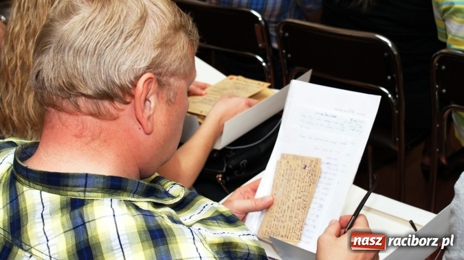 Zdjęcie w galerii na portalu naszraciborz.pl: O Tragedii Górnośląskiej w bibliotece wiadomości z regionu