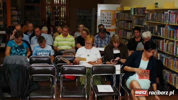 Zdjęcie w galerii na portalu naszraciborz.pl: O Tragedii Górnośląskiej w bibliotece wiadomości z regionu