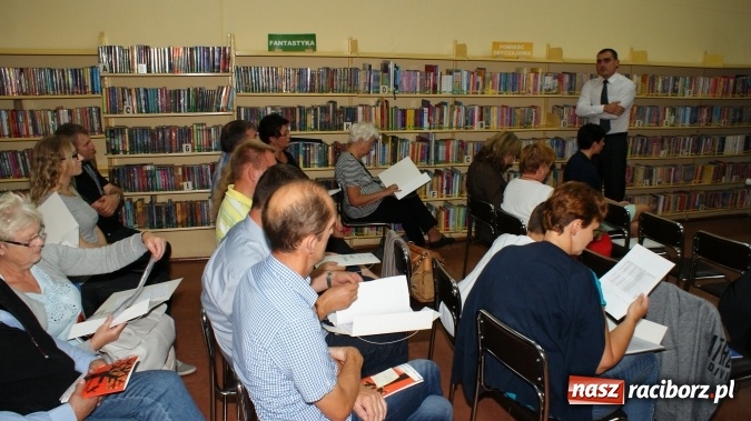Zdjęcie w galerii na portalu naszraciborz.pl: O Tragedii Górnośląskiej w bibliotece wiadomości z regionu