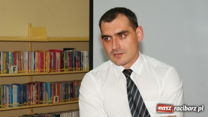 Zdjęcie w galerii na portalu naszraciborz.pl: O Tragedii Górnośląskiej w bibliotece wiadomości z regionu