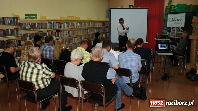 Zdjęcie w galerii na portalu naszraciborz.pl: O Tragedii Górnośląskiej w bibliotece wiadomości z regionu