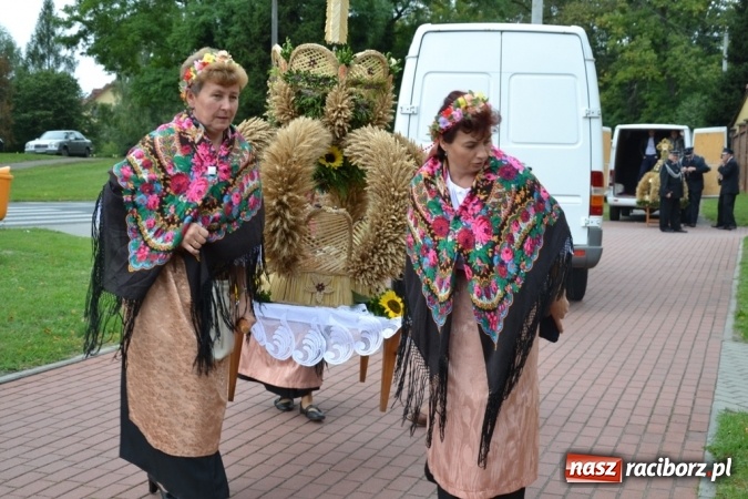 Zdjęcie w galerii na portalu naszraciborz.pl: Wstrząśnijmy naszymi sumieniami i podzielmy się chlebem! Dożynki Diecezji Gliwickiej w Rudach wiadomości z regionu